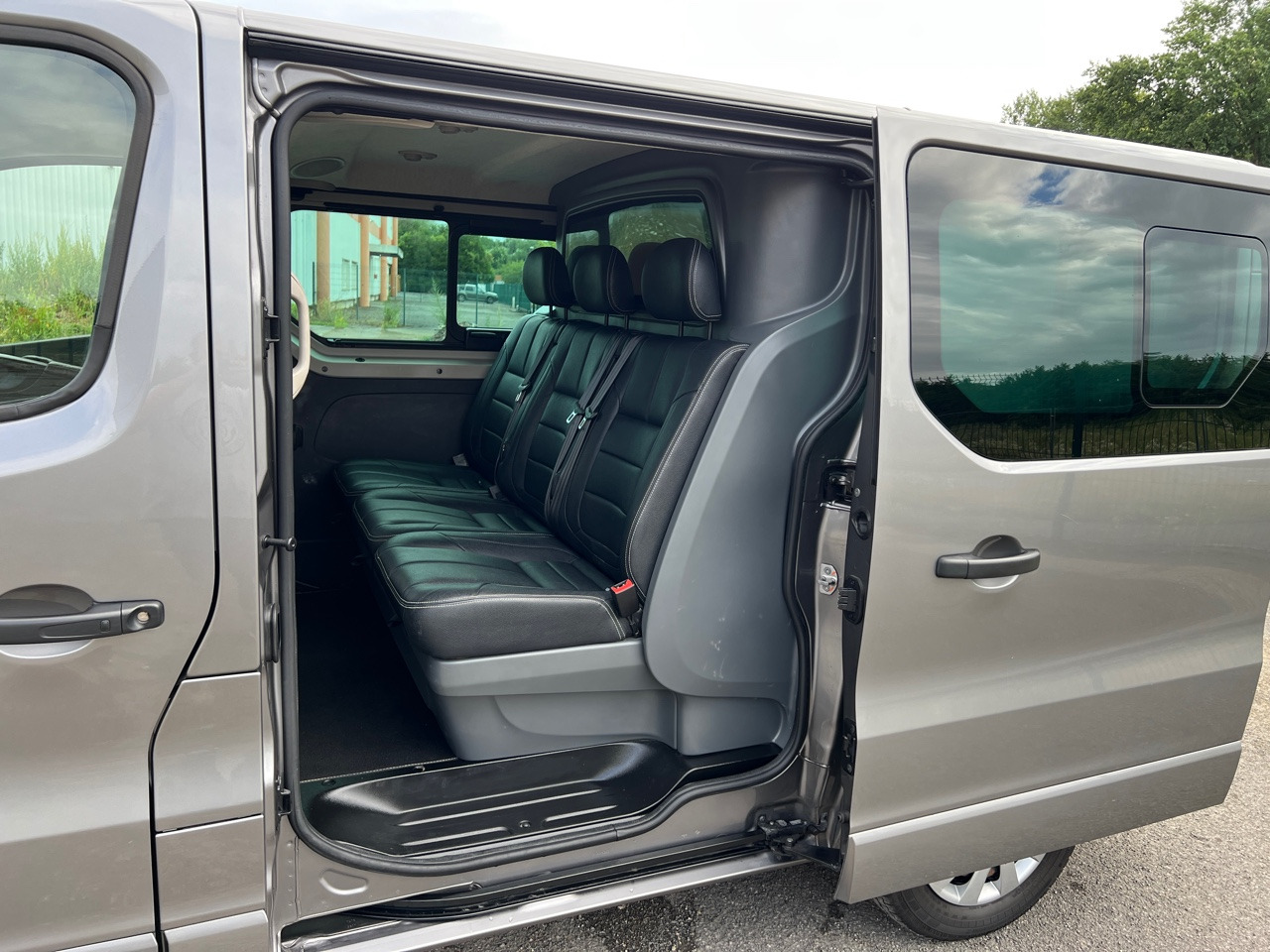 OPEL Vivaro 5 Places L1H1 Grand Confort 146ch 1.6 CDTI - Combi van: picture 4 OPEL Vivaro 5 Places L1H1 Grand Confort 146ch 1.6 CDTI - Combi van: picture 4
