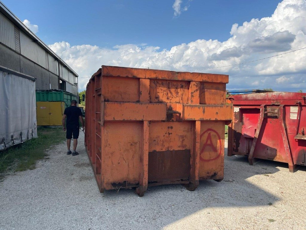 CONTAINER SCARRABILE USATO A CIELO APERTO - Roll-off container: picture 4 CONTAINER SCARRABILE USATO A CIELO APERTO - Roll-off container: picture 4