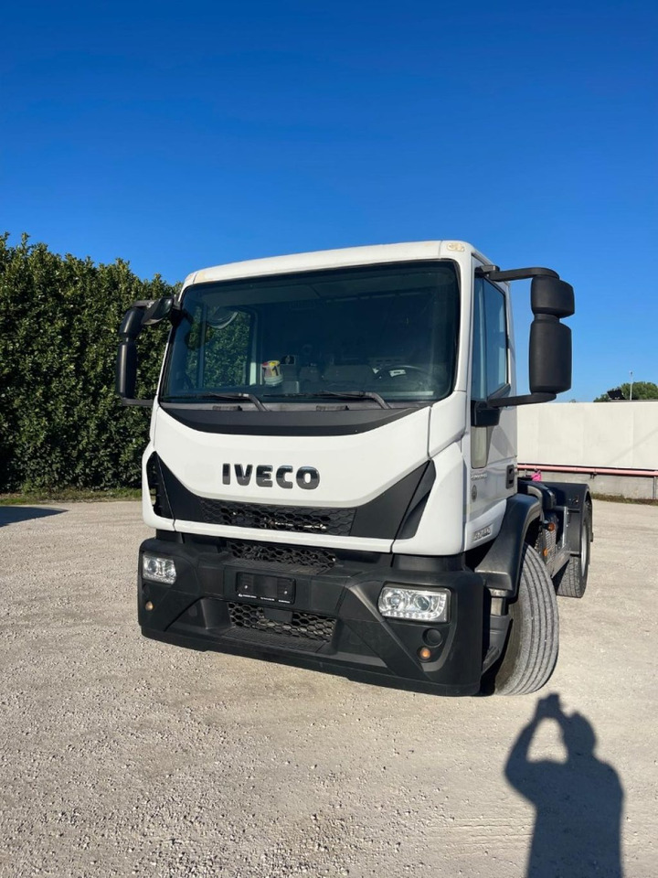 IVECO EUROCARGO 180E25 CON SCARRABILE NUOVO - Hook lift truck: picture 1 IVECO EUROCARGO 180E25 CON SCARRABILE NUOVO - Hook lift truck: picture 1