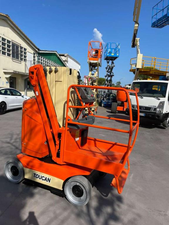 JLG TOUCAN 8E - Vertical mast lift: picture 2 JLG TOUCAN 8E - Vertical mast lift: picture 2