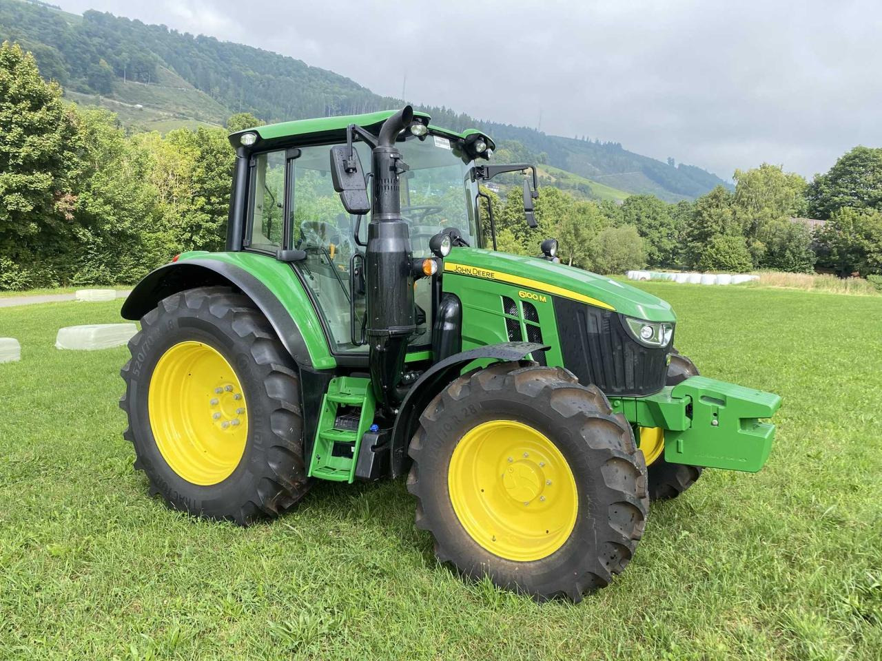 John Deere 6100 M AutoQuadEco - Farm tractor: picture 1 John Deere 6100 M AutoQuadEco - Farm tractor: picture 1