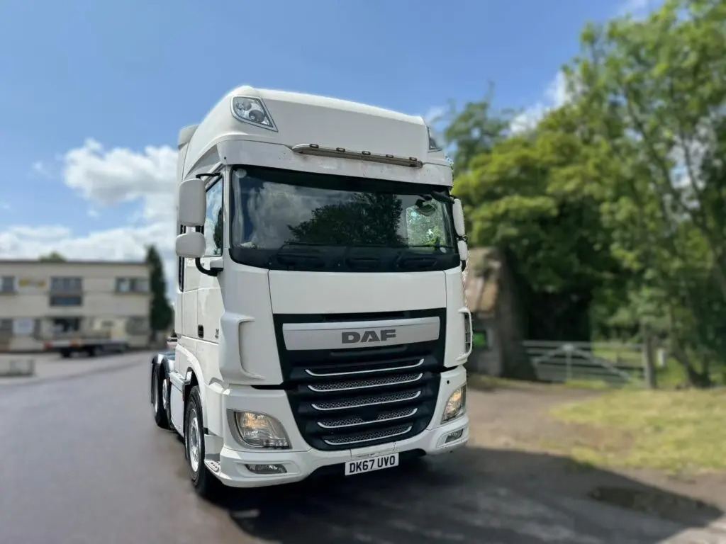 DAF XF 105 - Tractor unit: picture 1 DAF XF 105 - Tractor unit: picture 1