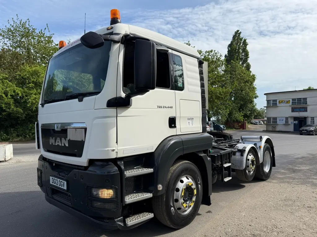 MAN TGS 24 - Tractor unit: picture 2 MAN TGS 24 - Tractor unit: picture 2