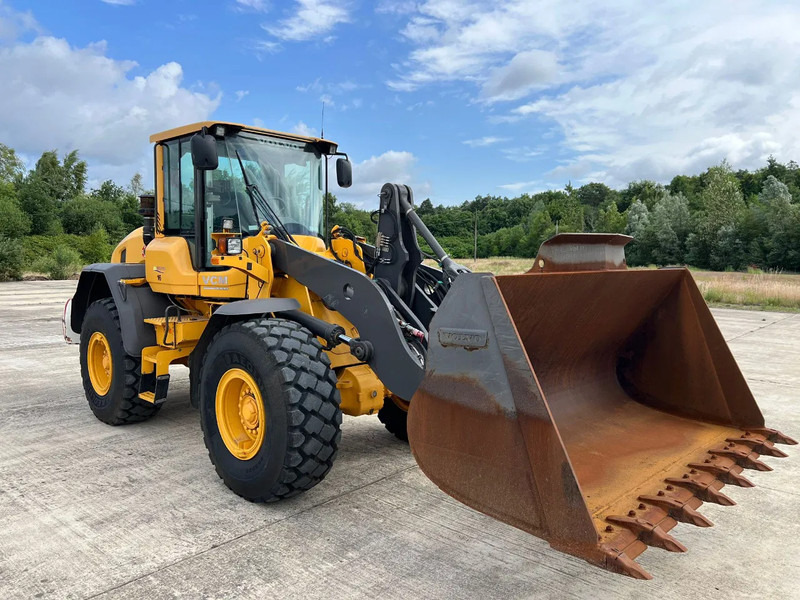 Volvo L90G (New Tyres) - Wheel loader: picture 1 Volvo L90G (New Tyres) - Wheel loader: picture 1