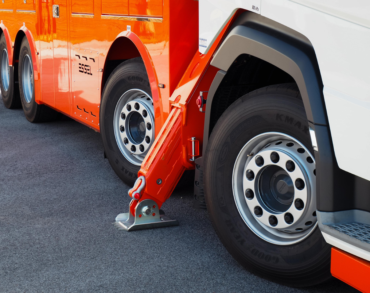 DAF530 FAD 8x4 T-REX 5- winches WHITE RHD - Tow truck: picture 5 DAF530 FAD 8x4 T-REX 5- winches WHITE RHD - Tow truck: picture 5