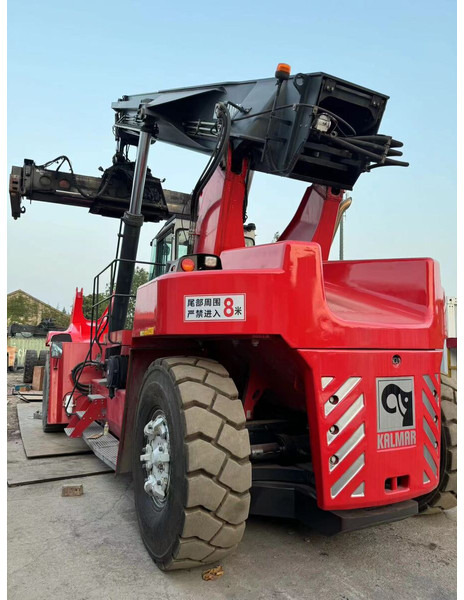 Kalmar DRU450 - Reach stacker: picture 5 Kalmar DRU450 - Reach stacker: picture 5