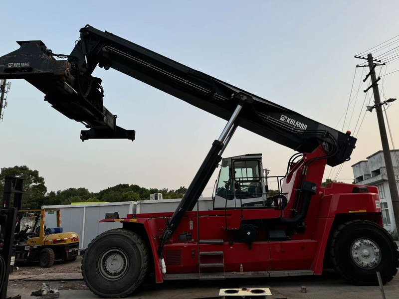 Kalmar DRU450 - Reach stacker: picture 2 Kalmar DRU450 - Reach stacker: picture 2