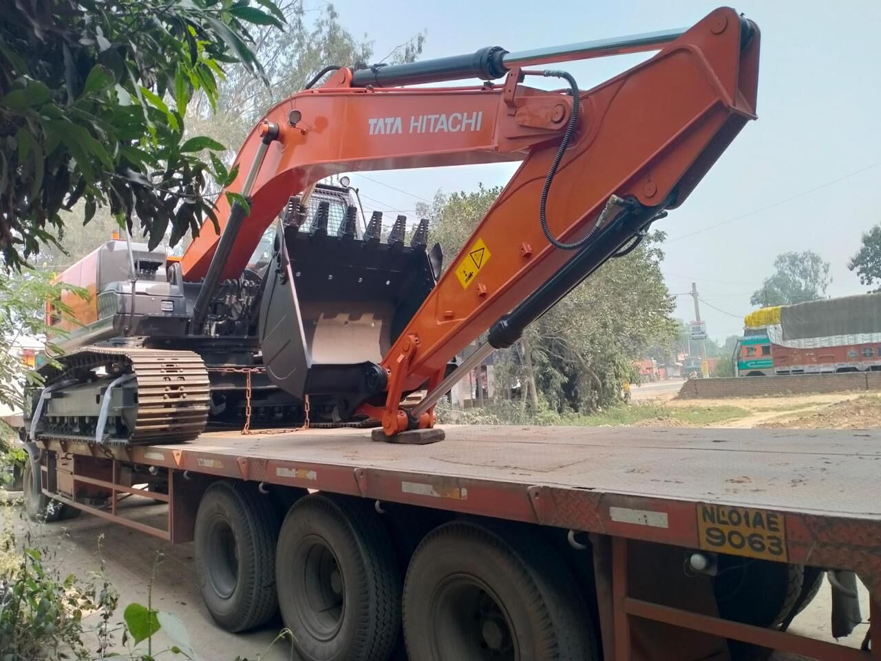 New Hitachi ZX220 LC tracked excavator - Crawler excavator: picture 5 New Hitachi ZX220 LC tracked excavator - Crawler excavator: picture 5