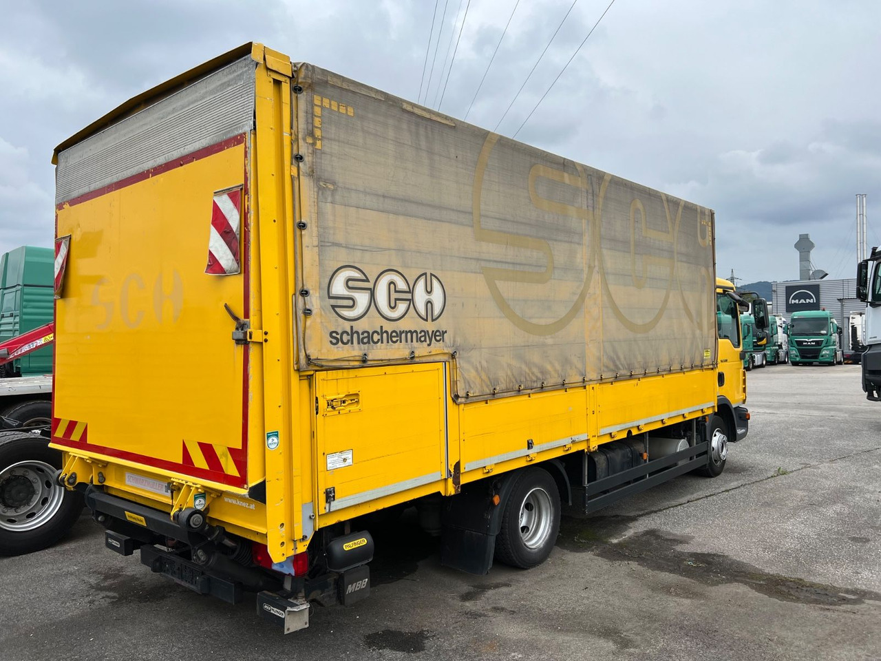MAN TGL 8 180 - Curtainsider truck: picture 4 MAN TGL 8 180 - Curtainsider truck: picture 4