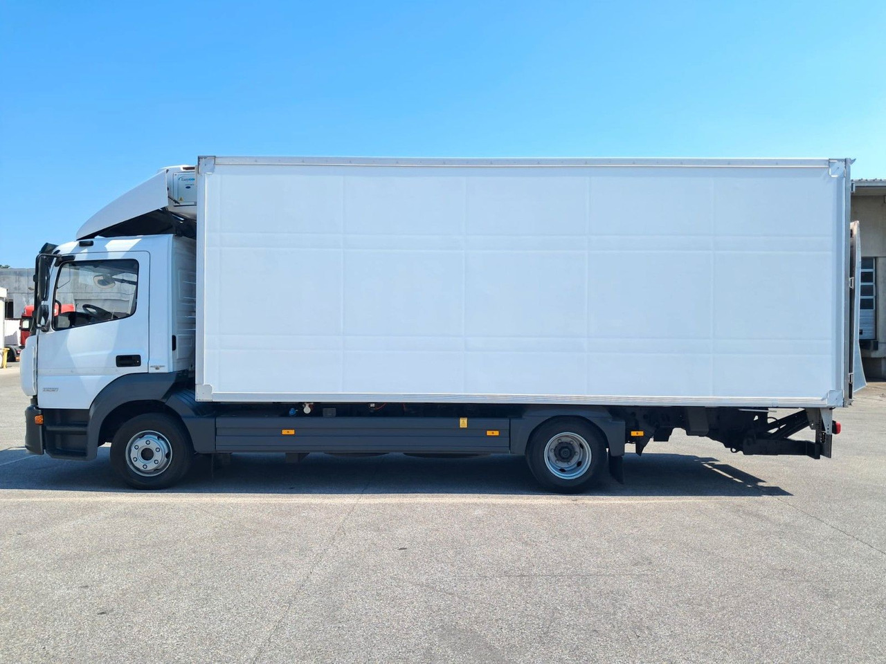 Mercedes-Benz Atego 1221 Kühlkoff LBW | Klima | Tempom | Difff - Refrigerator truck: picture 4 Mercedes-Benz Atego 1221 Kühlkoff LBW | Klima | Tempom | Difff - Refrigerator truck: picture 4