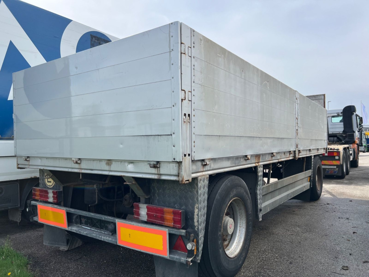Schwarzmüller SCHEUWIMMER - Dropside/ Flatbed trailer: picture 4 Schwarzmüller SCHEUWIMMER - Dropside/ Flatbed trailer: picture 4