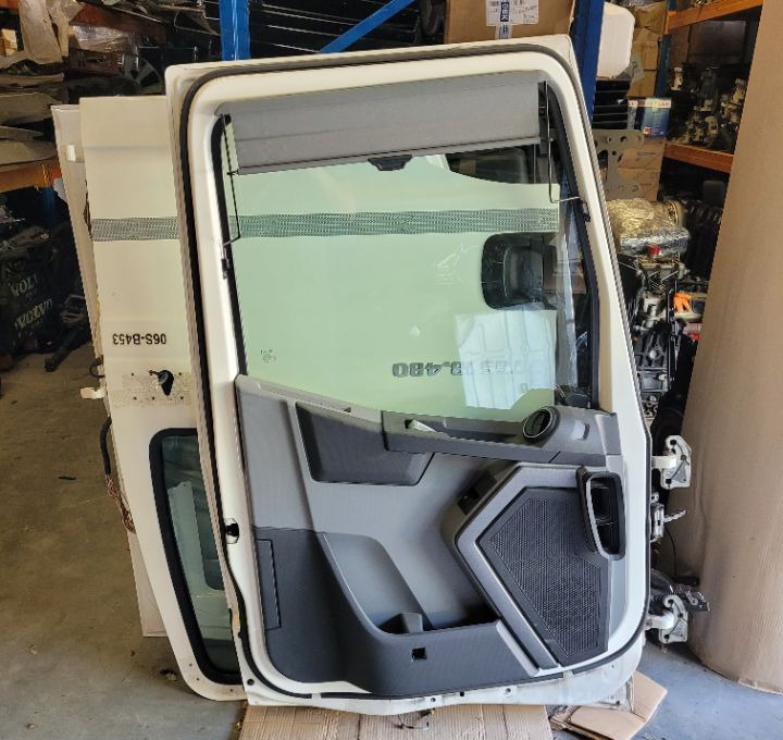 DRZWI LEWE RENAULT RANGE T GAMA - Body and exterior for Truck: picture 4 DRZWI LEWE RENAULT RANGE T GAMA - Body and exterior for Truck: picture 4
