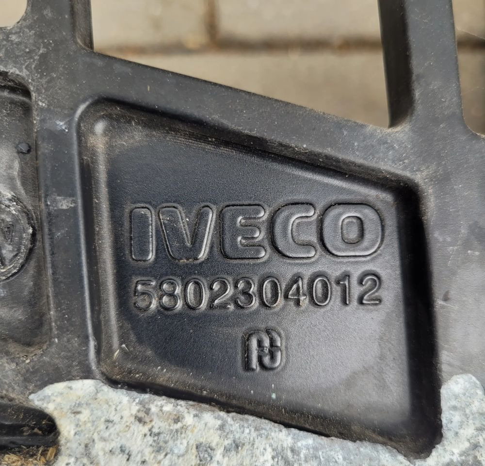 GRILL ŁAWKA MOCOWANIE IVECO S WAY 5802304012 CHWALIM116 - Grill for Truck: picture 2 GRILL ŁAWKA MOCOWANIE IVECO S WAY 5802304012 CHWALIM116 - Grill for Truck: picture 2