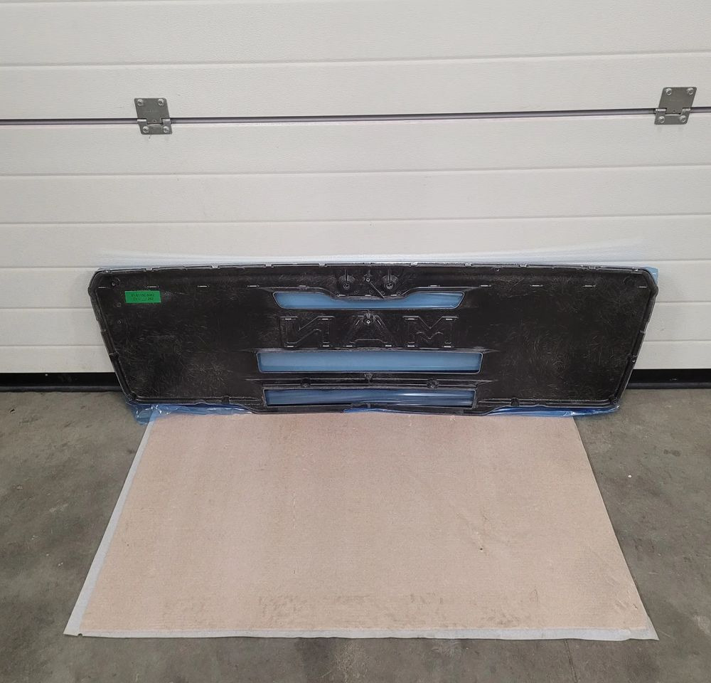 GRILL MAN TGL TGM EURO5 EEV ORYGINAŁ NOWY - Body and exterior: picture 2 GRILL MAN TGL TGM EURO5 EEV ORYGINAŁ NOWY - Body and exterior: picture 2