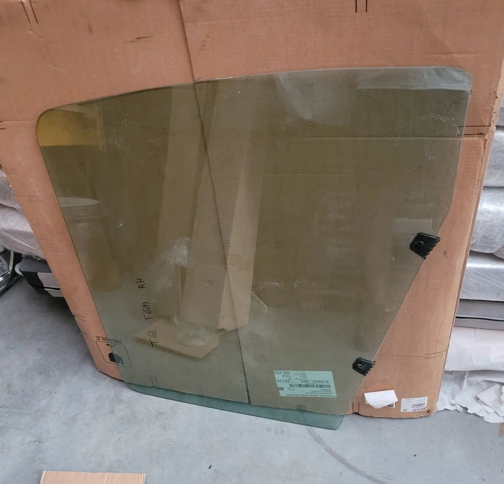 SZYBA MAN TGX RH 81.62645.0040 - Window and parts for Truck: picture 1 SZYBA MAN TGX RH 81.62645.0040 - Window and parts for Truck: picture 1