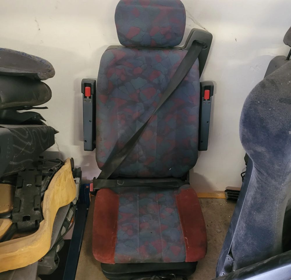 FOTEL KIEROWCY MERCEDES ATEGO CHWALIM116 - Spare parts for Truck: picture 1 FOTEL KIEROWCY MERCEDES ATEGO CHWALIM116 - Spare parts for Truck: picture 1