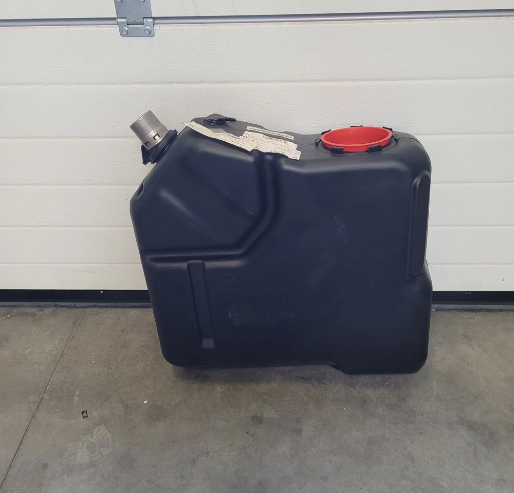 ZBIORNIK AD BLUE MERCRDES ACTROS MP4 ORYGINAŁ A9604701515 - AdBlue tank for Truck: picture 1 ZBIORNIK AD BLUE MERCRDES ACTROS MP4 ORYGINAŁ A9604701515 - AdBlue tank for Truck: picture 1