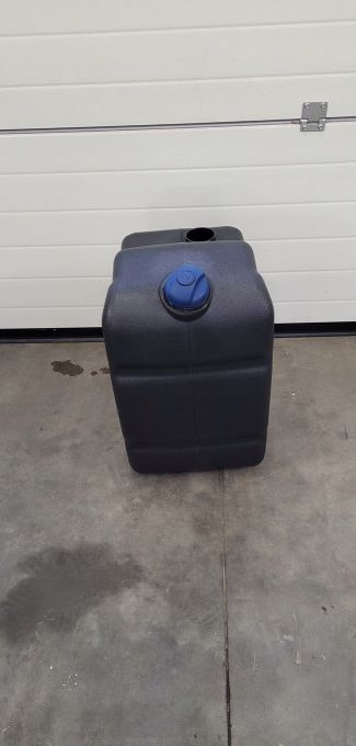 ZBIORNIK AD BLUE VOLVO FH4 21645367 - AdBlue tank for Truck: picture 2 ZBIORNIK AD BLUE VOLVO FH4 21645367 - AdBlue tank for Truck: picture 2