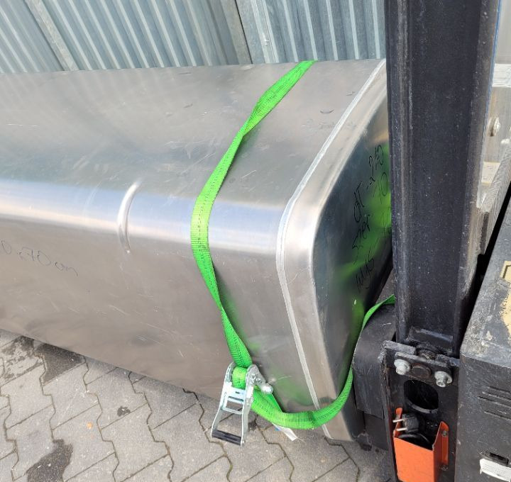 ZBIORNIK PALIWA DAF MAN NOWY 210X70X70CM - Fuel tank for Truck: picture 2 ZBIORNIK PALIWA DAF MAN NOWY 210X70X70CM - Fuel tank for Truck: picture 2