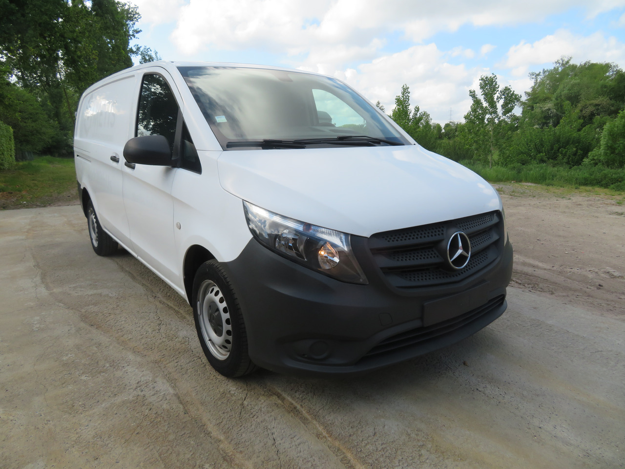 - Small van: picture 1 - Small van: picture 1
