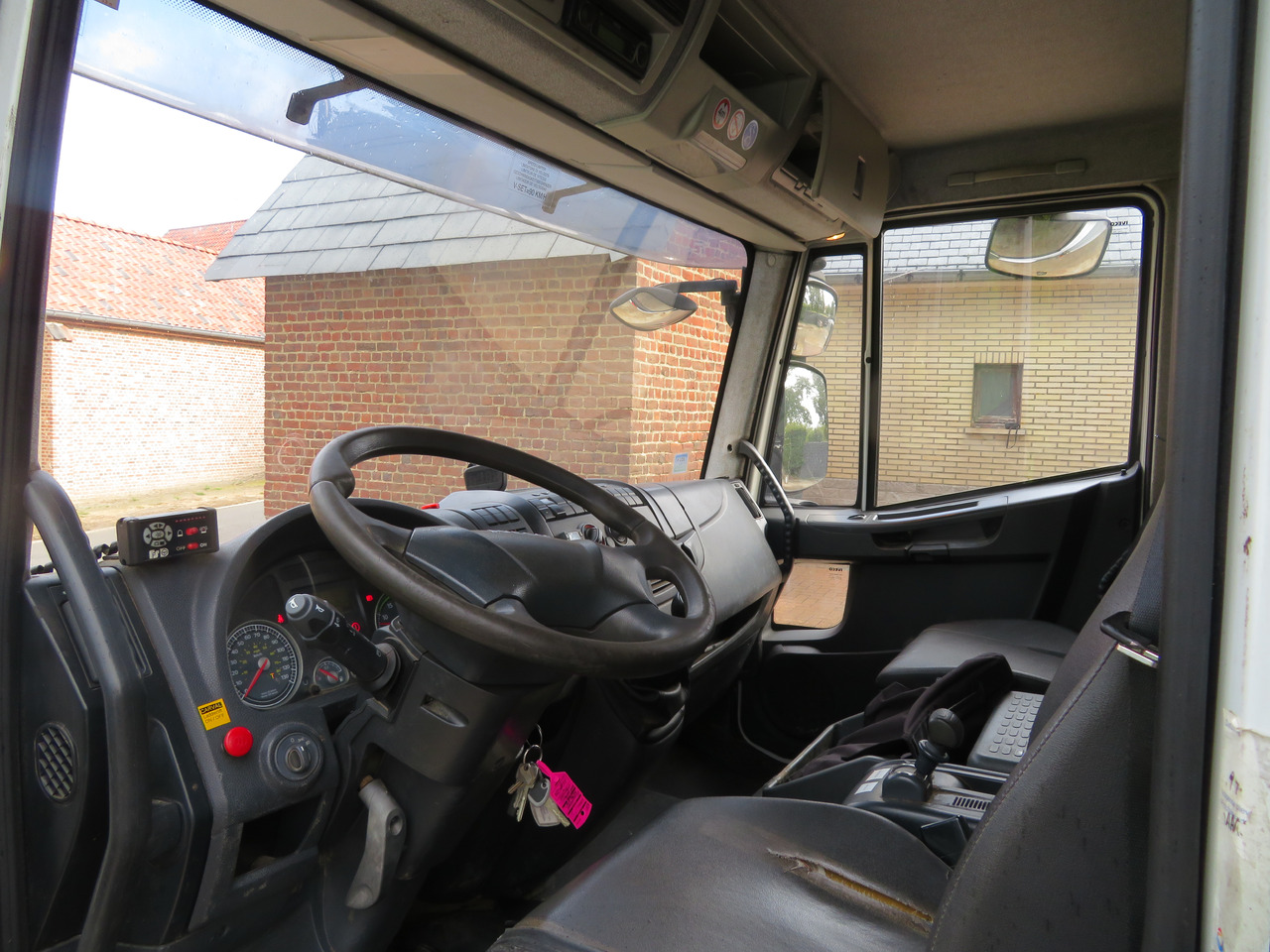 Box truck Iveco Eurocargo ML90E18 Bakwagen: picture 14