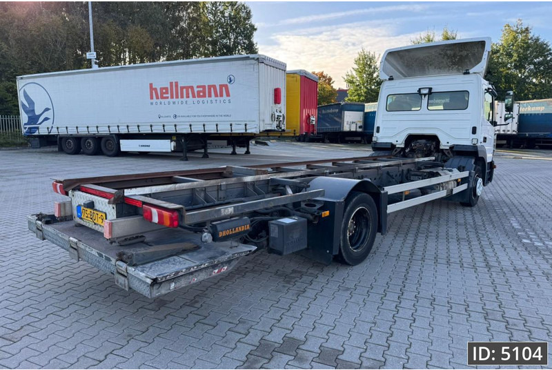 Mercedes-Benz Atego 1318 Day Cab, Euro 6, / BDF / DHOLLANDIA 2000KG - Container transporter/ Swap body truck: picture 3 Mercedes-Benz Atego 1318 Day Cab, Euro 6, / BDF / DHOLLANDIA 2000KG - Container transporter/ Swap body truck: picture 3