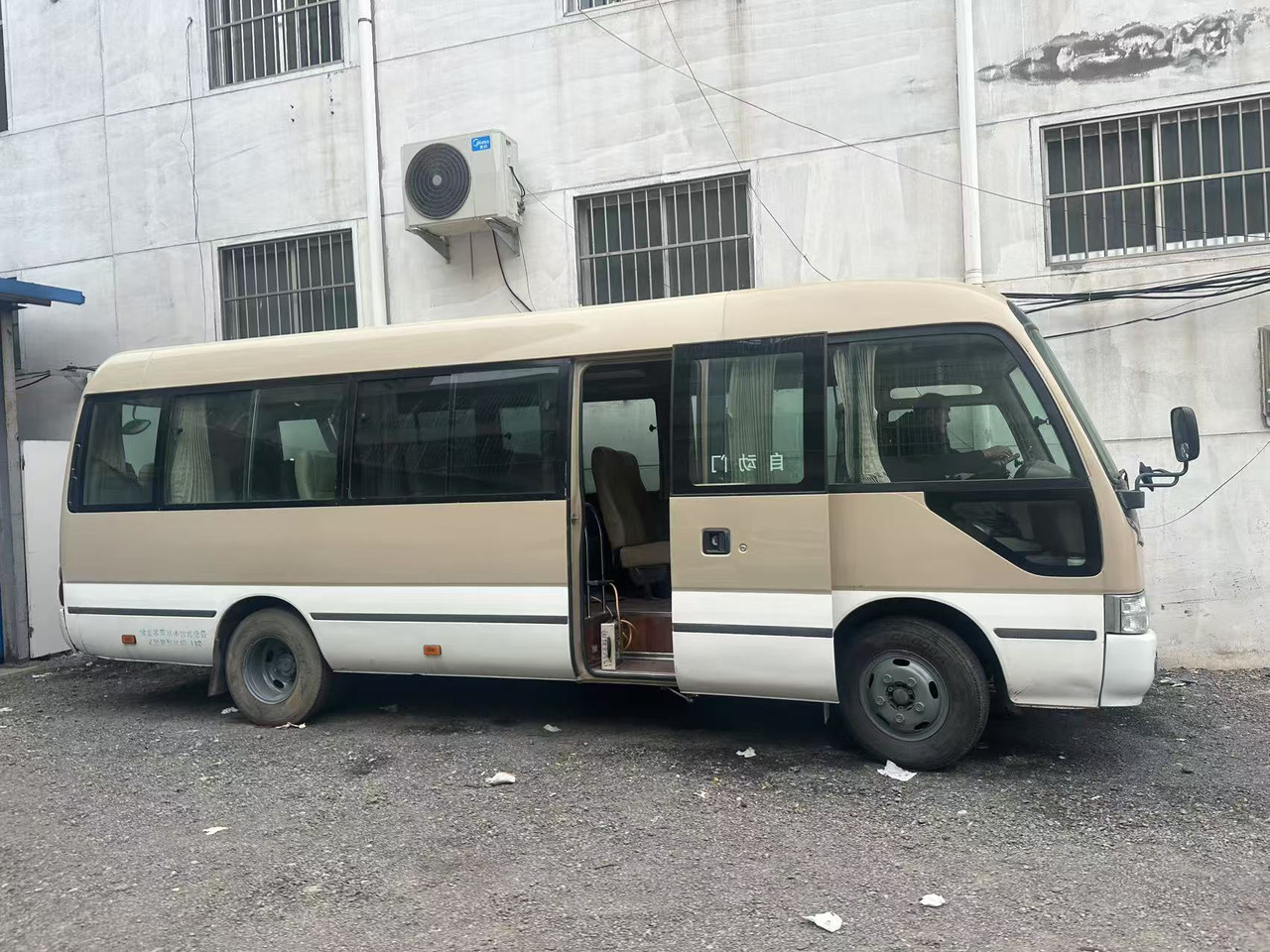 TOYOTA Coaster - Bus: picture 3 TOYOTA Coaster - Bus: picture 3