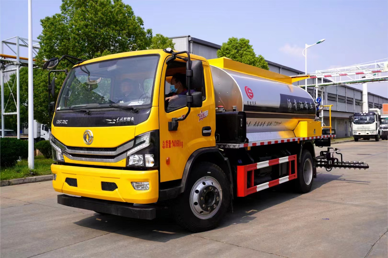 DONGFENG Asphalt Spreader - Asphalt distributor: picture 3 DONGFENG Asphalt Spreader - Asphalt distributor: picture 3