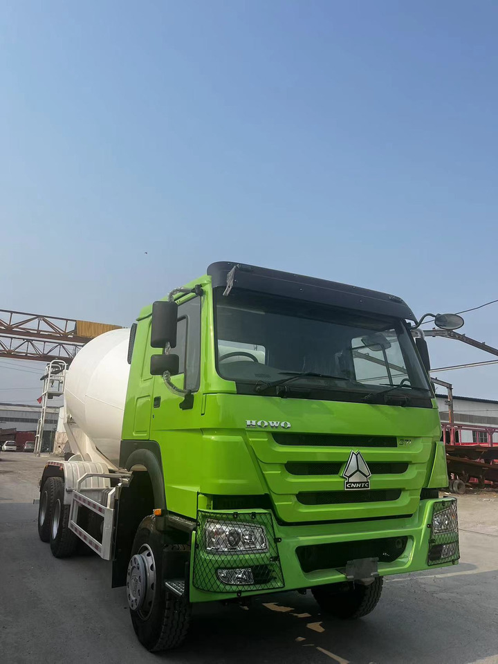HOWO Cement Mixer Truck 6*4 - Concrete mixer truck: picture 3 HOWO Cement Mixer Truck 6*4 - Concrete mixer truck: picture 3