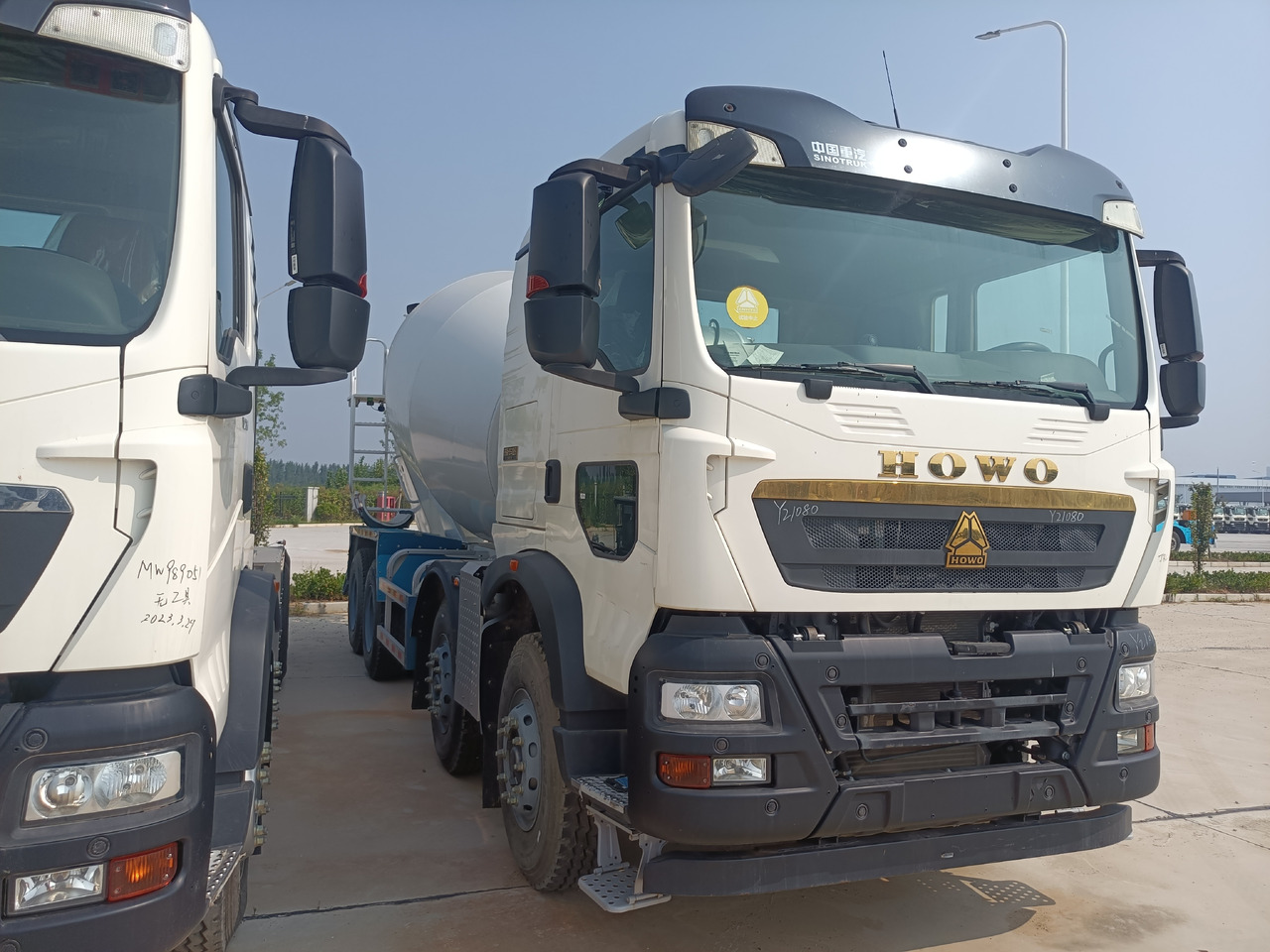HOWO TX350 Cement Mixer Truck - Concrete mixer truck: picture 2 HOWO TX350 Cement Mixer Truck - Concrete mixer truck: picture 2
