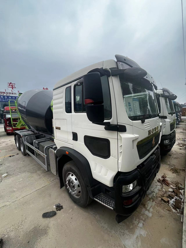 HOWO TX350 Cement Mixer Truck - Concrete mixer truck: picture 2 HOWO TX350 Cement Mixer Truck - Concrete mixer truck: picture 2