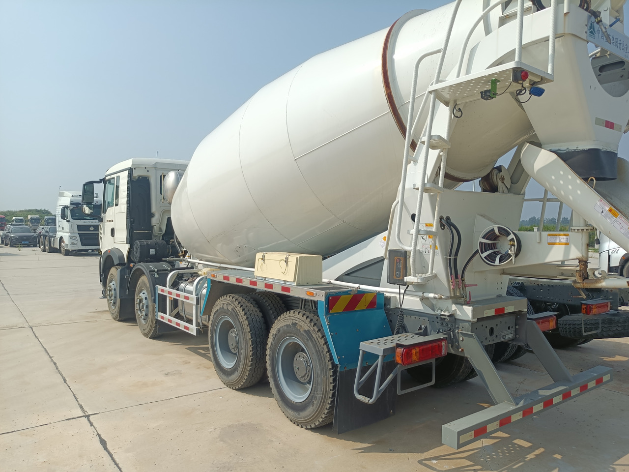 HOWO TX350 Cement Mixer Truck - Concrete mixer truck: picture 4 HOWO TX350 Cement Mixer Truck - Concrete mixer truck: picture 4