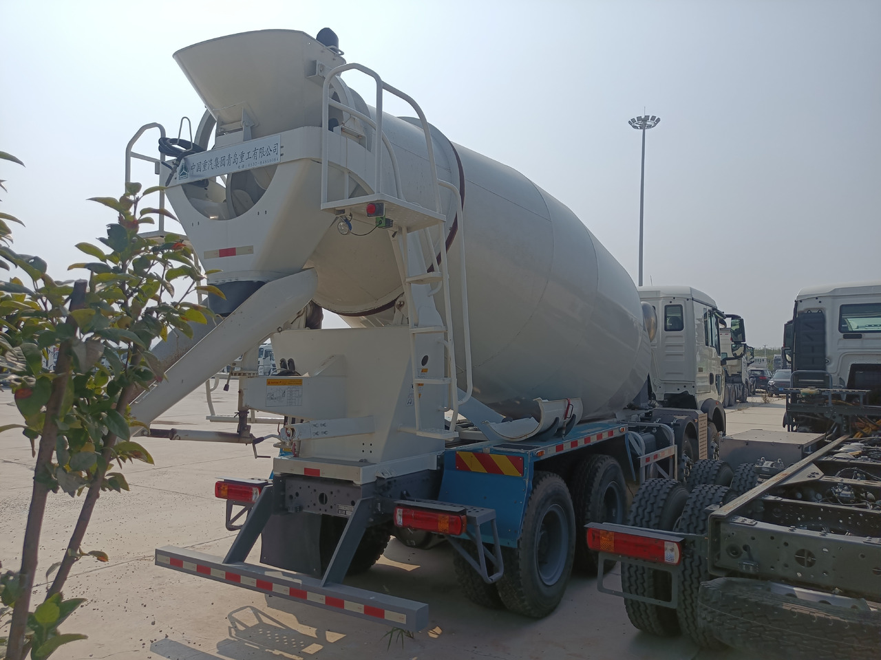 HOWO TX350 Cement Mixer Truck - Concrete mixer truck: picture 5 HOWO TX350 Cement Mixer Truck - Concrete mixer truck: picture 5