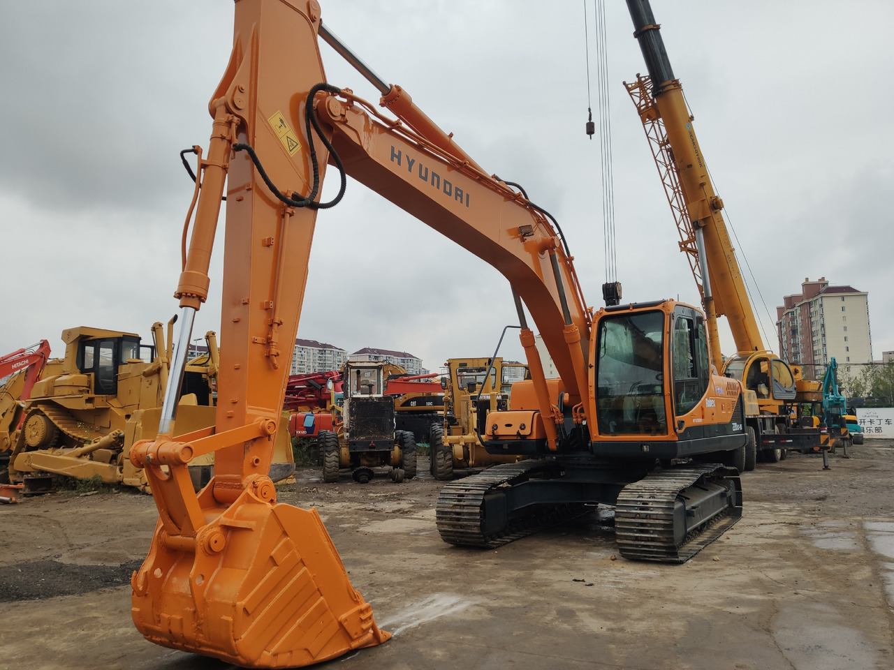 HYUNDAI Crawler Excavator R220-9S Click Here for Discount - Crawler excavator: picture 5 HYUNDAI Crawler Excavator R220-9S Click Here for Discount - Crawler excavator: picture 5