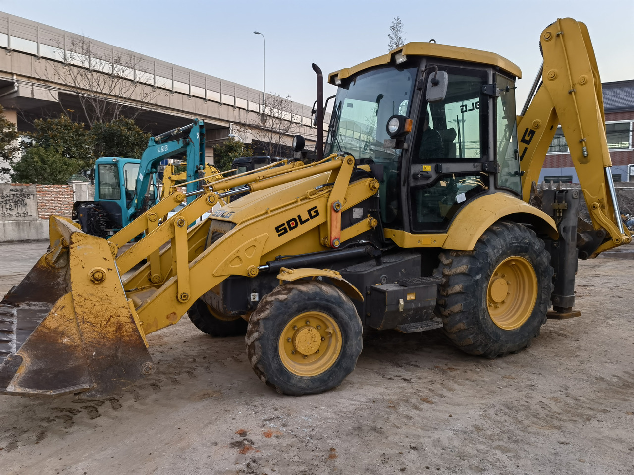 SDLG B877 - Backhoe loader: picture 1 SDLG B877 - Backhoe loader: picture 1