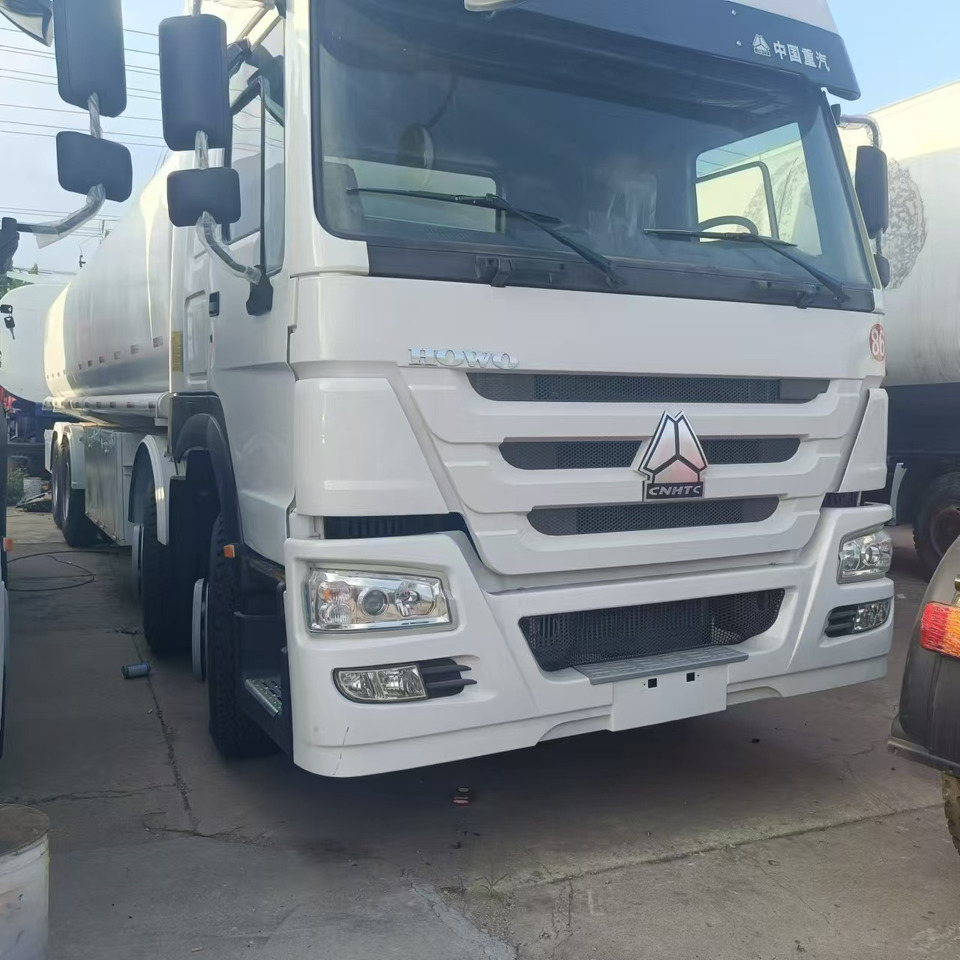 SINOTRUK Howo 371 Fuel Tanker Click Here For DISCOUNT - Tank truck: picture 3 SINOTRUK Howo 371 Fuel Tanker Click Here For DISCOUNT - Tank truck: picture 3