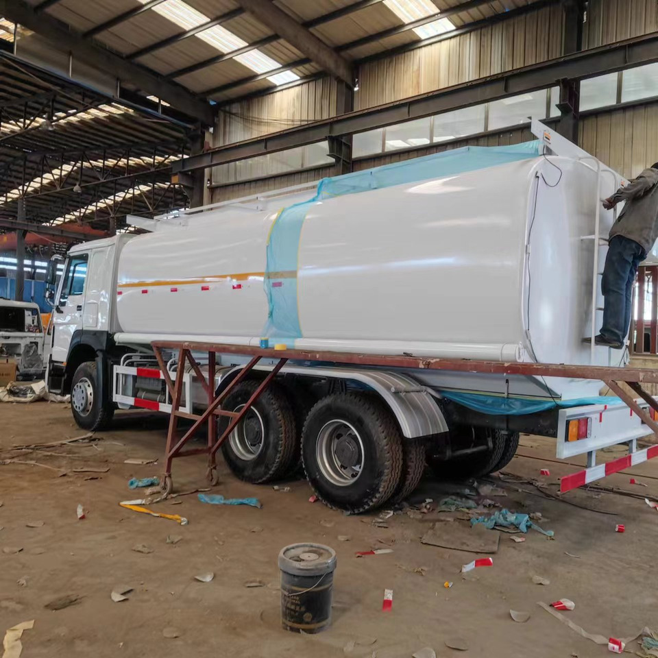 Sinotruck HOWO 371 Fuel Tanker Large Capacity Fuel Vehicle - Tank truck: picture 4 Sinotruck HOWO 371 Fuel Tanker Large Capacity Fuel Vehicle - Tank truck: picture 4