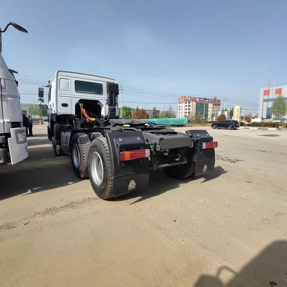 SINOTRUK HOWO 375 CLICK HERE FOR DISCOUNT - Tractor unit: picture 4 SINOTRUK HOWO 375 CLICK HERE FOR DISCOUNT - Tractor unit: picture 4