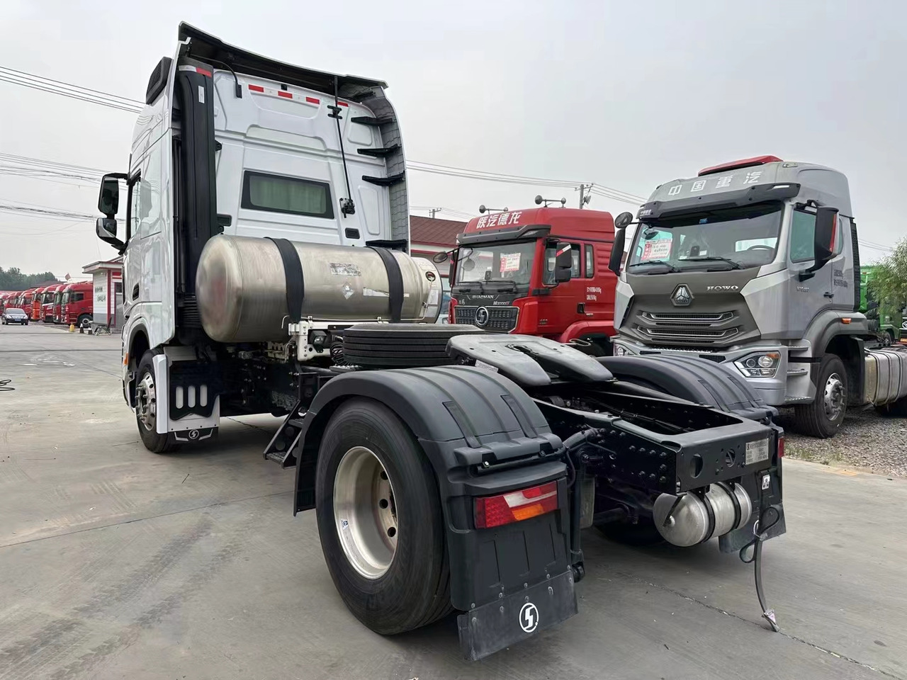 SINOTRUK K1025 X6000 Tractor Unit 4X2 Manual Transmission - Tractor unit: picture 4 SINOTRUK K1025 X6000 Tractor Unit 4X2 Manual Transmission - Tractor unit: picture 4