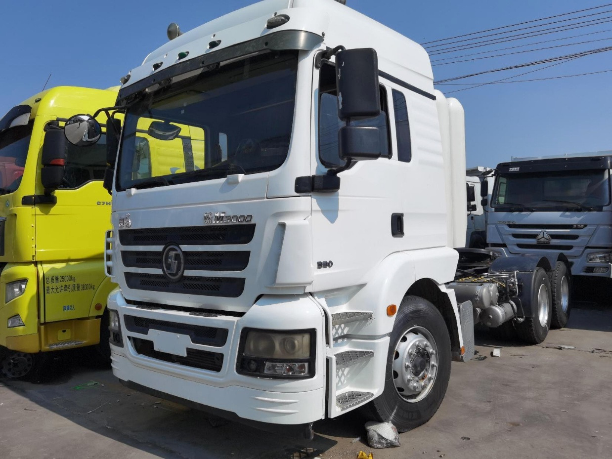 SINOTRUK KY90 6X4 Manual Transmission Tractor - Tractor unit: picture 1 SINOTRUK KY90 6X4 Manual Transmission Tractor - Tractor unit: picture 1