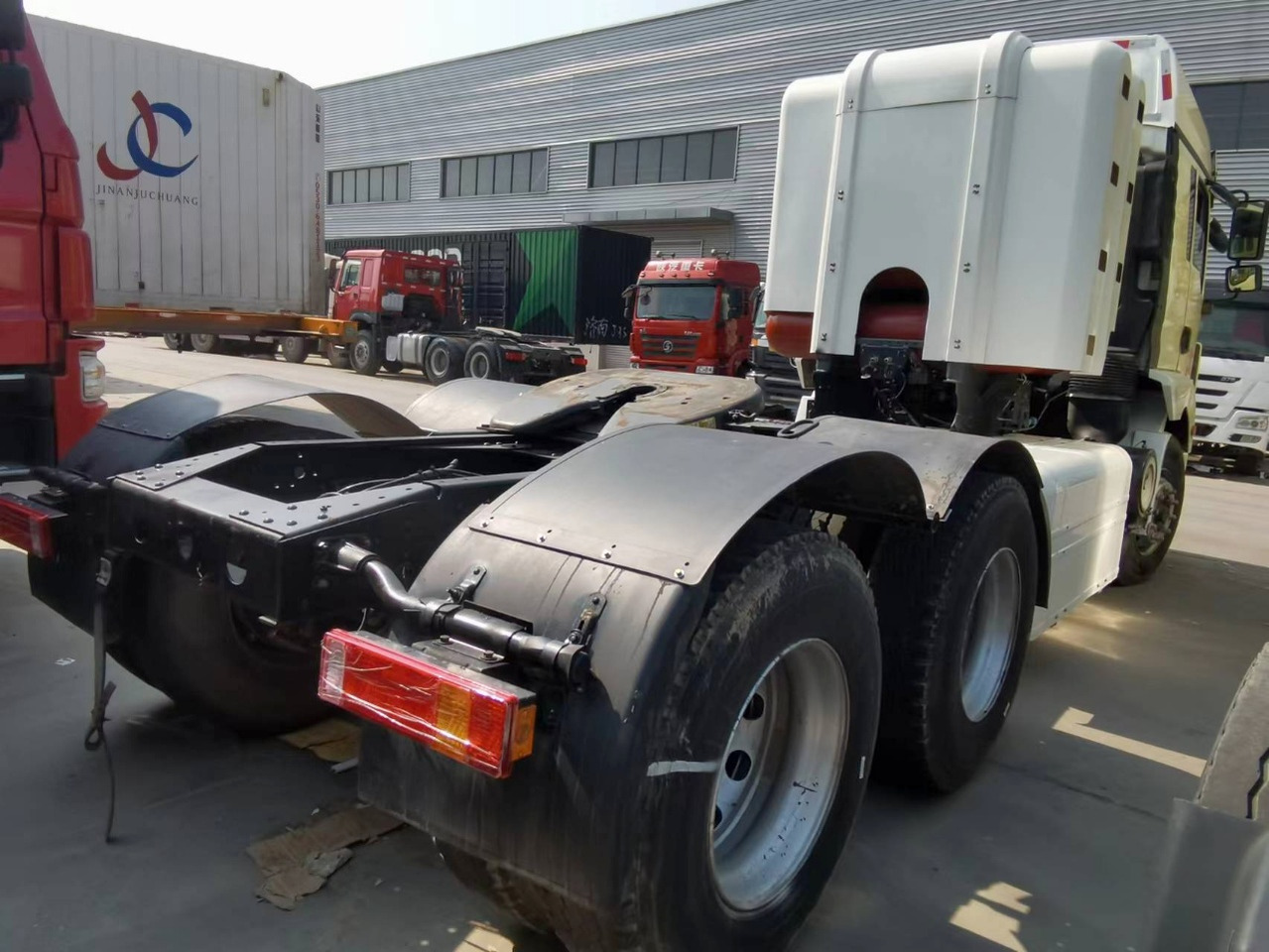 SINOTRUK KY90 6X4 Manual Transmission Tractor - Tractor unit: picture 3 SINOTRUK KY90 6X4 Manual Transmission Tractor - Tractor unit: picture 3