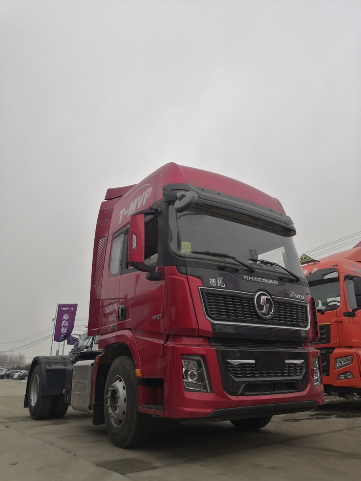 SINOTRUK M1064 4X2 Manual Tractor Unit - Tractor unit: picture 3 SINOTRUK M1064 4X2 Manual Tractor Unit - Tractor unit: picture 3