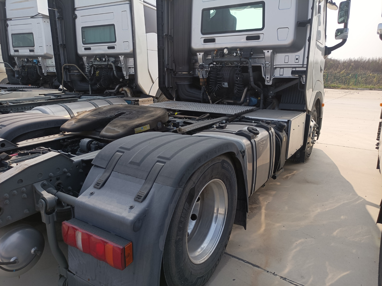 SINOTRUK Y1267 Huanghe X7 4X2 Automatic Tractor Unit - Tractor unit: picture 3 SINOTRUK Y1267 Huanghe X7 4X2 Automatic Tractor Unit - Tractor unit: picture 3