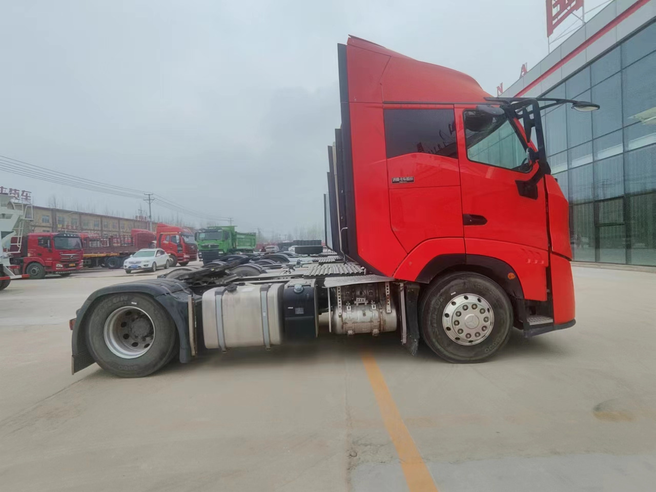 Y1253 Huanghe X7 4X2 Automatic Tractor Unit - Tractor unit: picture 3 Y1253 Huanghe X7 4X2 Automatic Tractor Unit - Tractor unit: picture 3