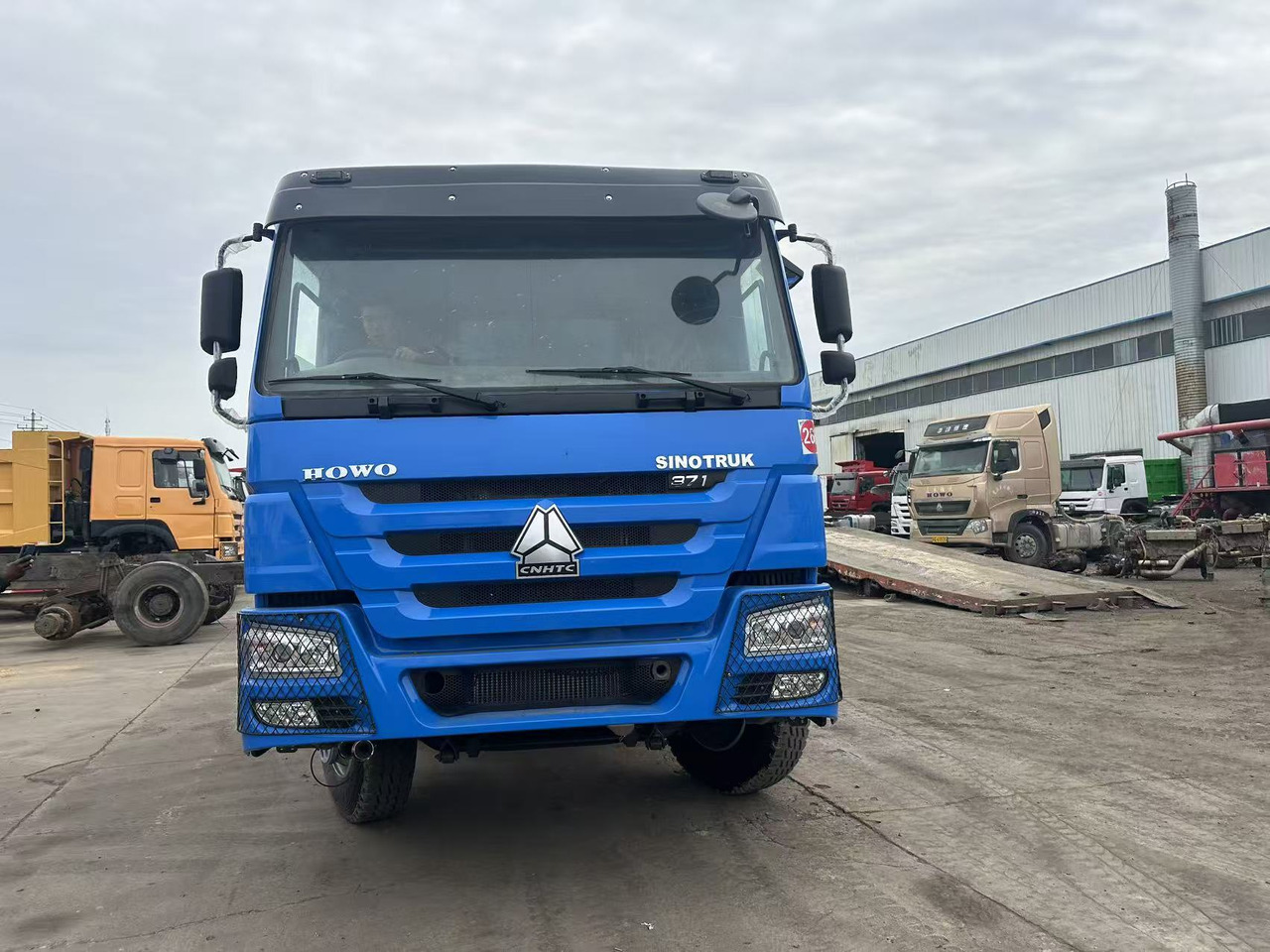 HOWO DUMP TRUCK 336 8✖4 - Truck: picture 3 HOWO DUMP TRUCK 336 8✖4 - Truck: picture 3
