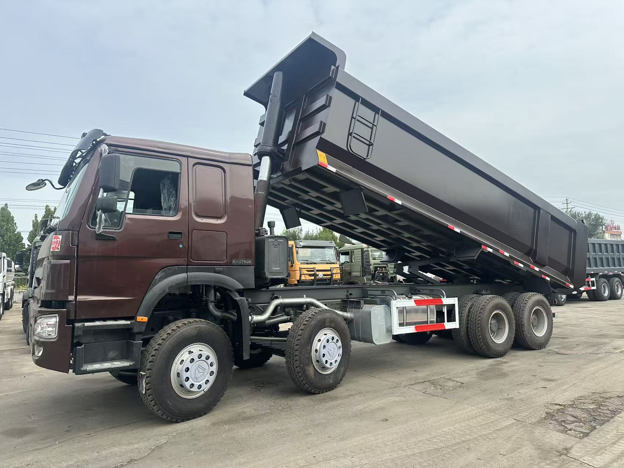 HOWO DUMP TRUCK 8✖4 - Truck: picture 3 HOWO DUMP TRUCK 8✖4 - Truck: picture 3