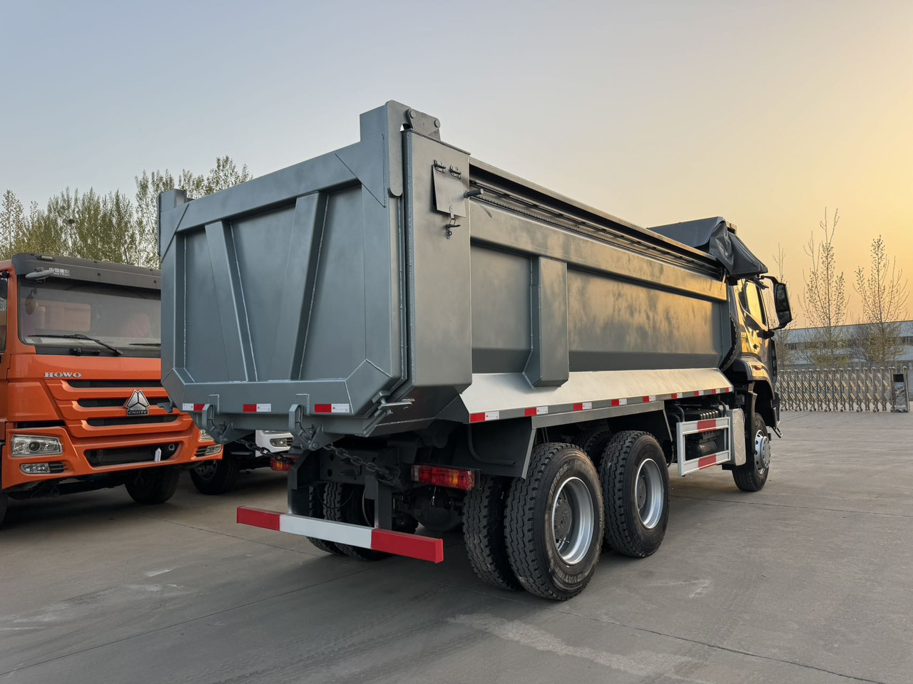 SINOTRUK HOWO NX430 6X4 - Truck: picture 5 SINOTRUK HOWO NX430 6X4 - Truck: picture 5