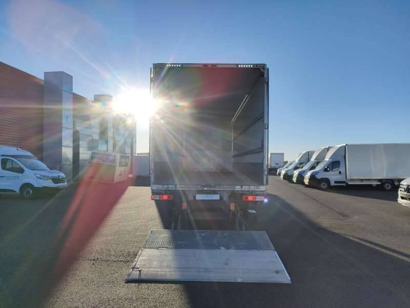 Box truck Camion Porteur 19 TONNES 280 CV HAYON 2 PORTES AR: picture 7 Box truck Camion Porteur 19 TONNES 280 CV HAYON 2 PORTES AR: picture 7