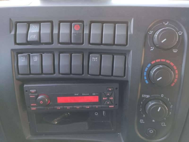 Box truck Camion Porteur 19 TONNES 280 CV HAYON 2 PORTES AR: picture 9 Box truck Camion Porteur 19 TONNES 280 CV HAYON 2 PORTES AR: picture 9