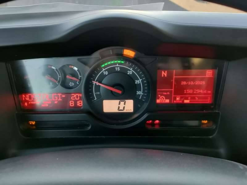 Box truck Camion Porteur 19 TONNES 280 CV HAYON 2 PORTES AR: picture 10 Box truck Camion Porteur 19 TONNES 280 CV HAYON 2 PORTES AR: picture 10